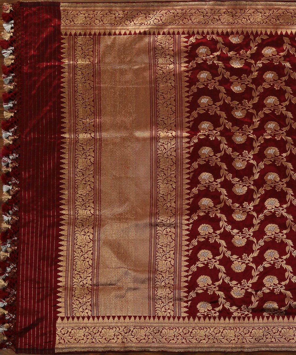 Maroon_Handloom_Kadhwa_Pure_Katan_Silk_Jangla_Banarasi_Dupatta_with_Sona_Rupa_Zari_WeaverStory_02