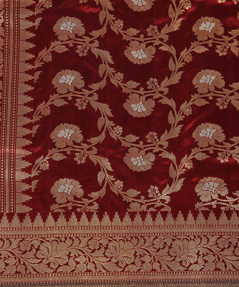 Maroon_Handloom_Kadhwa_Pure_Katan_Silk_Jangla_Banarasi_Dupatta_with_Sona_Rupa_Zari_WeaverStory_03