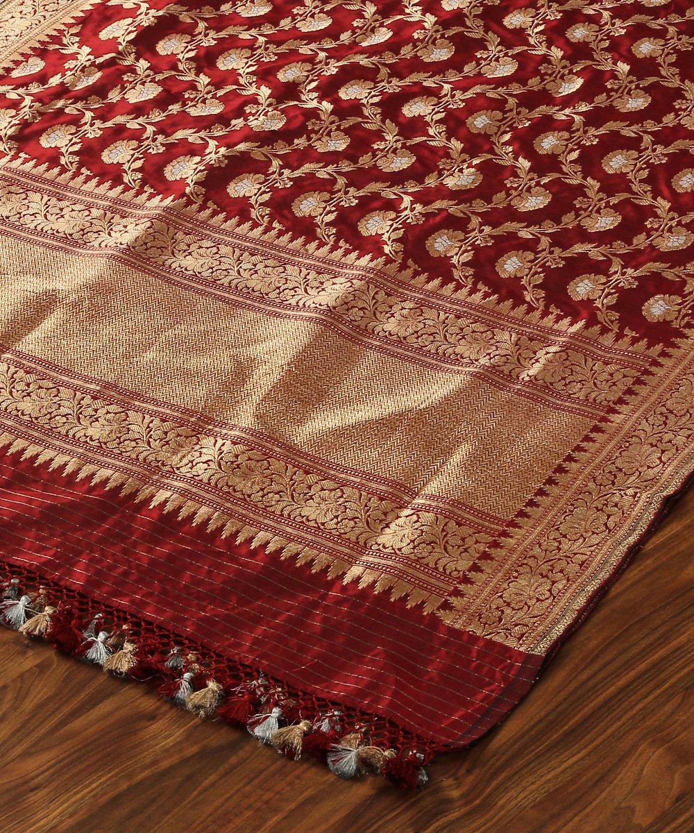 Maroon_Handloom_Kadhwa_Pure_Katan_Silk_Jangla_Banarasi_Dupatta_with_Sona_Rupa_Zari_WeaverStory_04