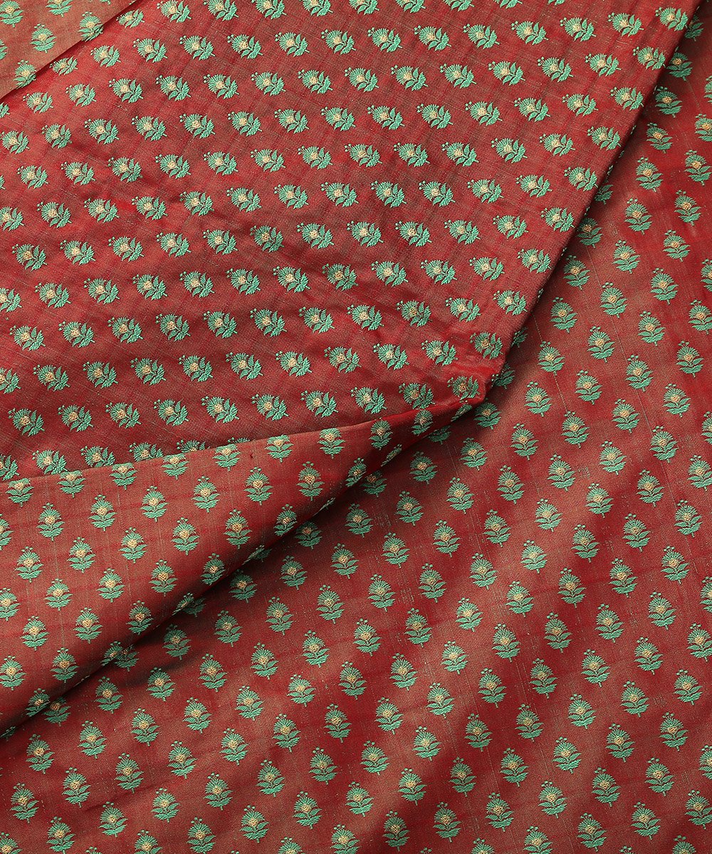 Maroon_and_Green_Handloom_Dual_Tone_Pure_Katan_Silk_Banarasi_Fabric_with_Zari_Booti_WeaverStory_04