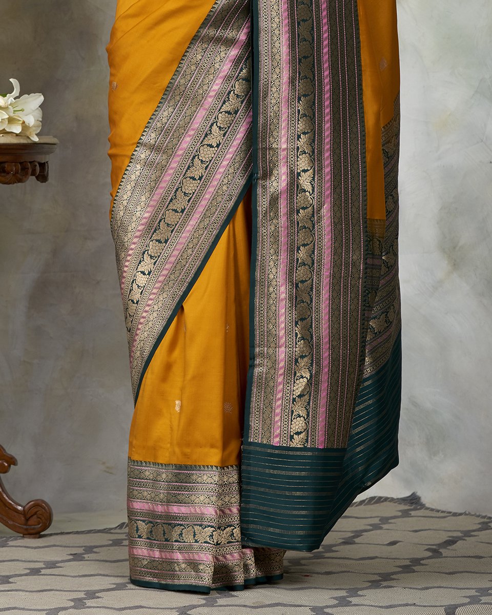 Mustard_Handloom_Pure_Katan_Silk_Saree_With_Green_Broad_Border_WeaverStory_04