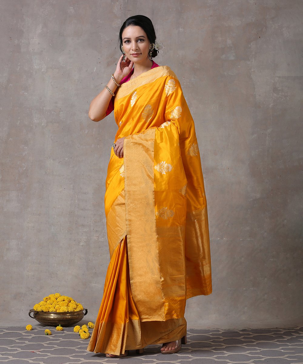 Mustard_Handloom_Pure_Katan_Silk_Banarasi_Saree_with_Kadhwa_Boota_and_Plain_Golden_Border_WeaverStory_02