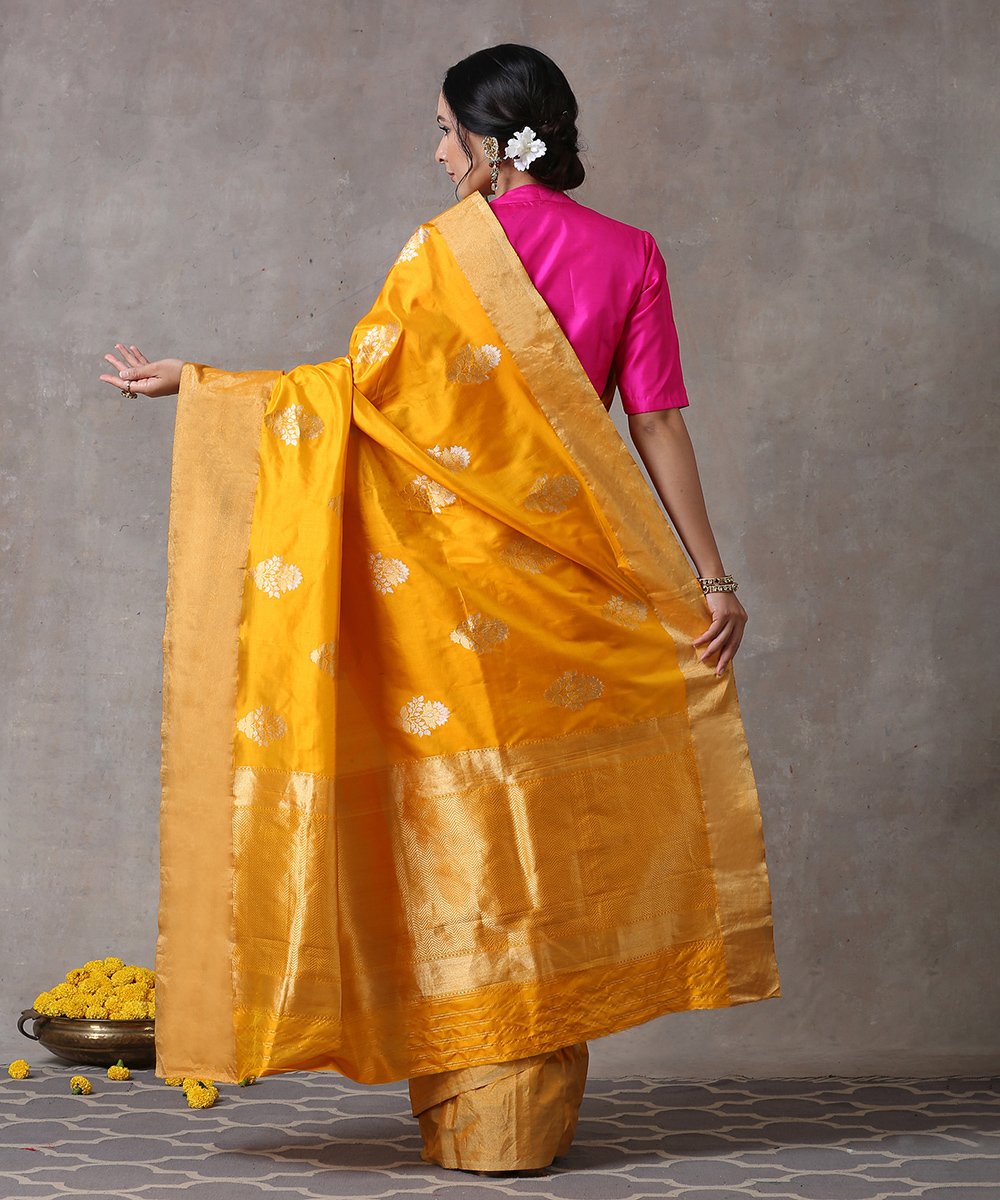 Mustard_Handloom_Pure_Katan_Silk_Banarasi_Saree_with_Kadhwa_Boota_and_Plain_Golden_Border_WeaverStory_03
