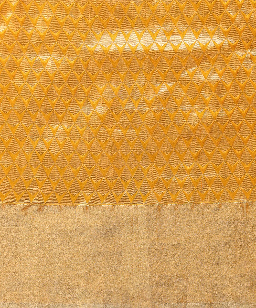 Mustard_Handloom_Pure_Katan_Silk_Banarasi_Saree_with_Kadhwa_Boota_and_Plain_Golden_Border_WeaverStory_05