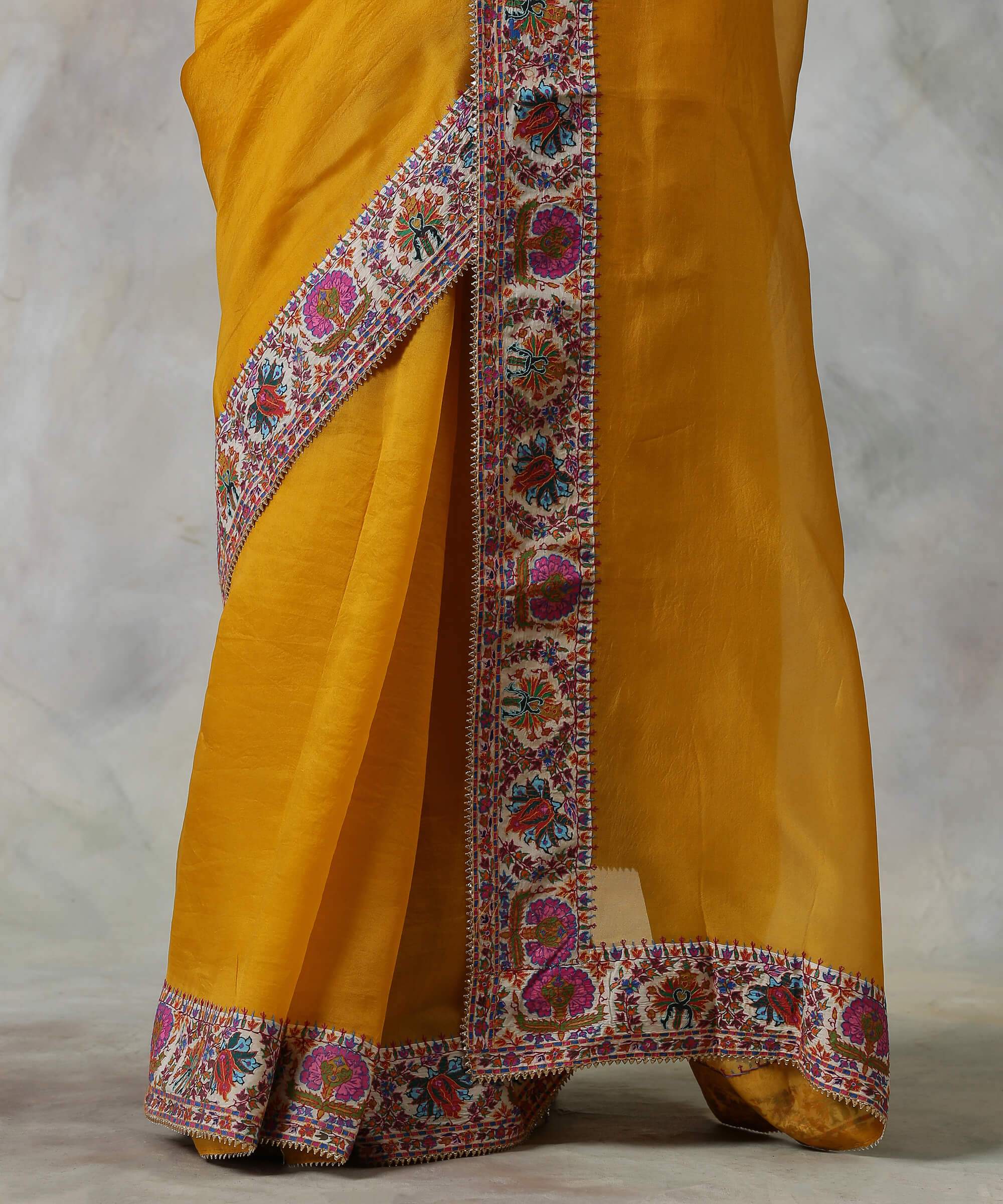 Mustard_Handloom_Organza_Saree_with_Hand_Appliqued_Sozni_Needle_Work_Border_WeaverStory_04