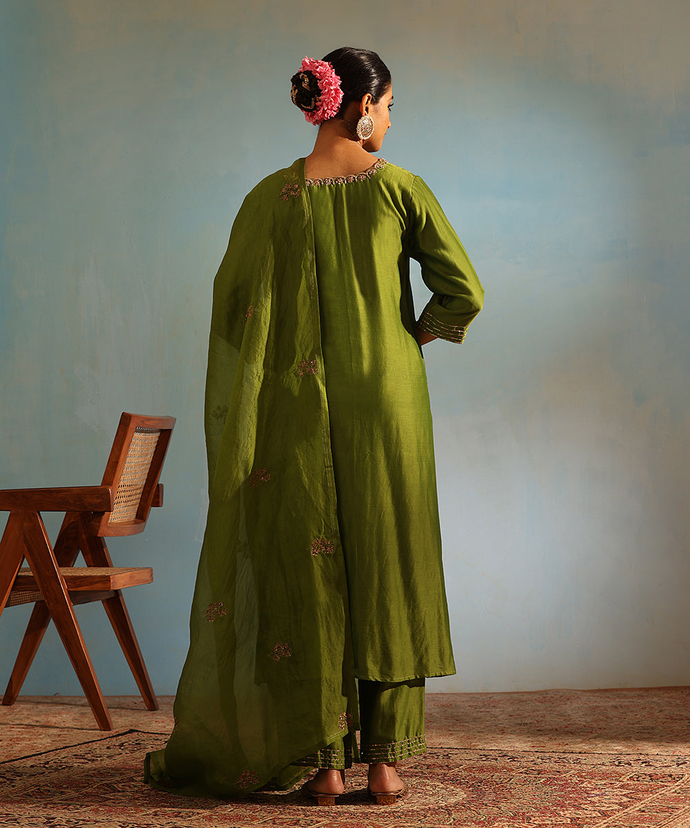 Handloom_Green_Chanderi_Silk_Zardozi_Kurta_With_Pants_And_Organza_Dupatta_WeaverStory_03