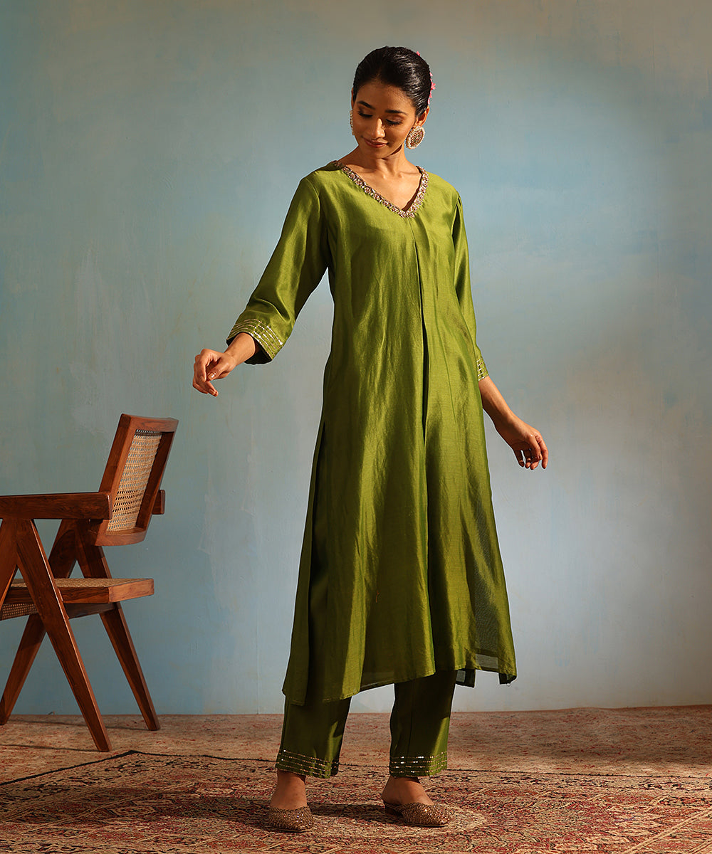 Handloom_Green_Chanderi_Silk_Zardozi_Kurta_With_Pants_And_Organza_Dupatta_WeaverStory_04