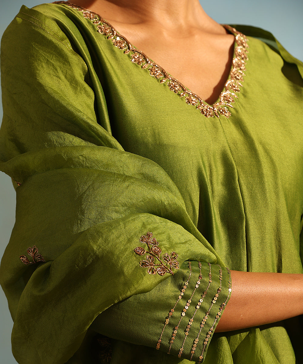 Handloom_Green_Chanderi_Silk_Zardozi_Kurta_With_Pants_And_Organza_Dupatta_WeaverStory_06