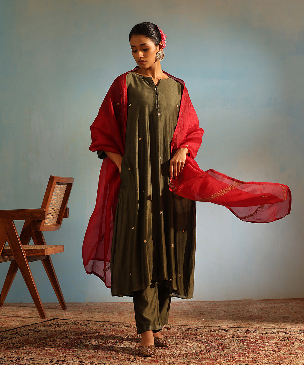 Handloom_Olive_Green_Chanderi_Silk_Kurta_With_Pants_And_Maroon_Organza_Dupatta_WeaverStory_01