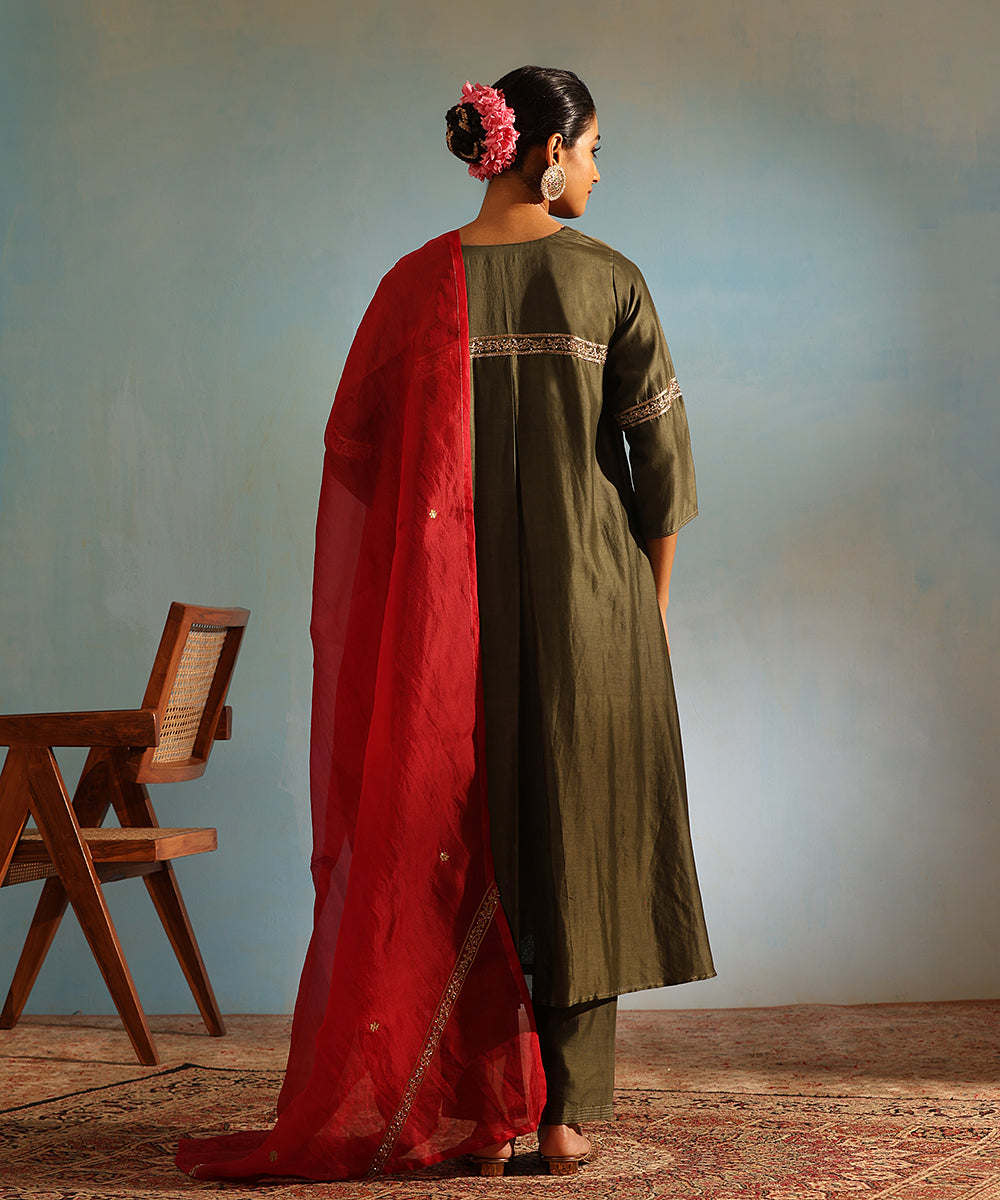Handloom_Olive_Green_Chanderi_Silk_Kurta_With_Pants_And_Maroon_Organza_Dupatta_WeaverStory_03
