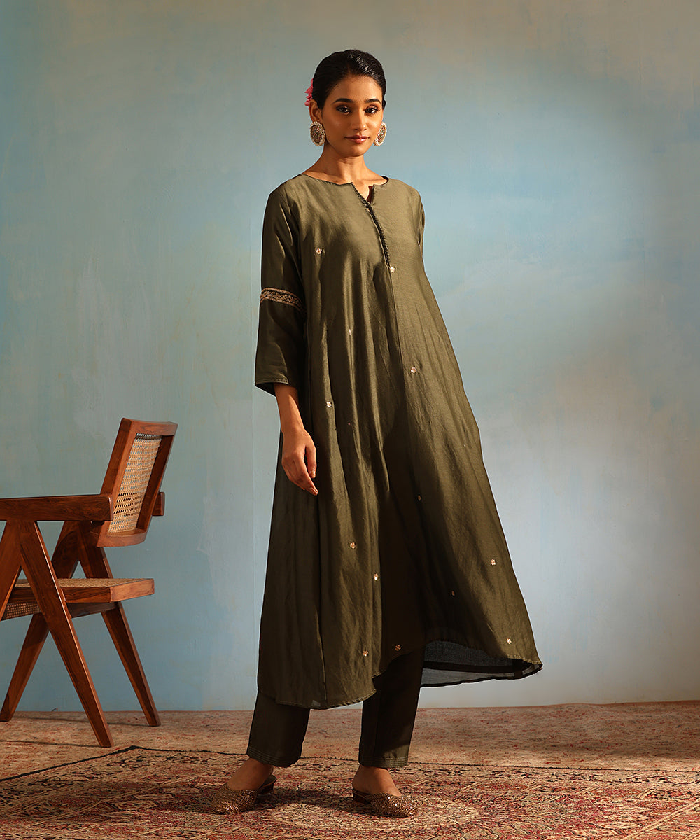 Handloom_Olive_Green_Chanderi_Silk_Kurta_With_Pants_And_Maroon_Organza_Dupatta_WeaverStory_04
