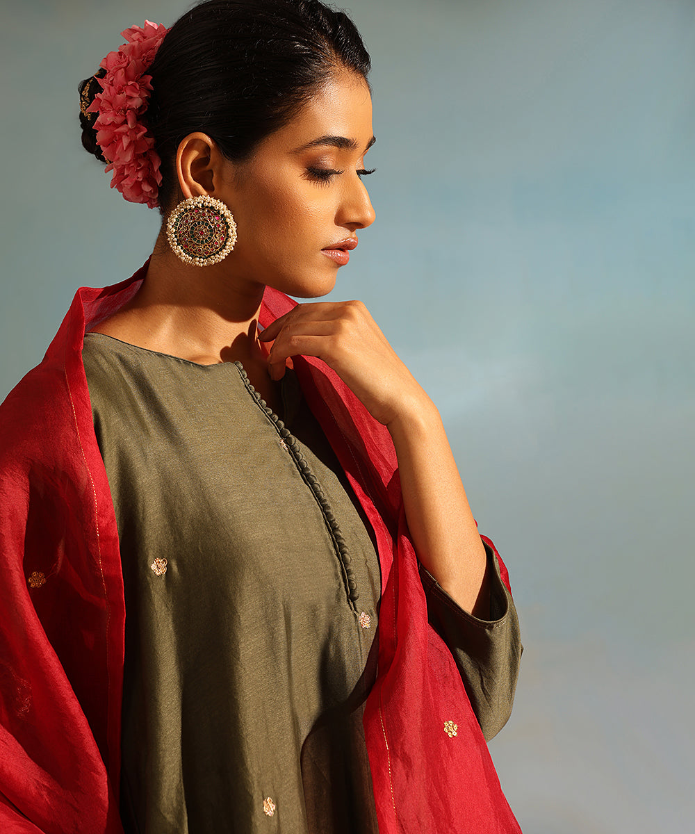 Handloom_Olive_Green_Chanderi_Silk_Kurta_With_Pants_And_Maroon_Organza_Dupatta_WeaverStory_07