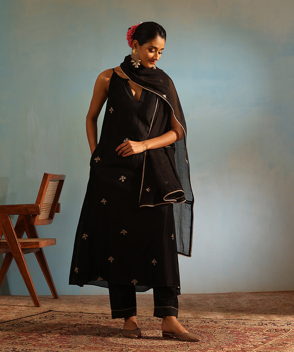 Black_Handloom_Chanderi_Silk_Kurta_With_Pants_And_Embroidered_Dupatta_WeaverStory_01