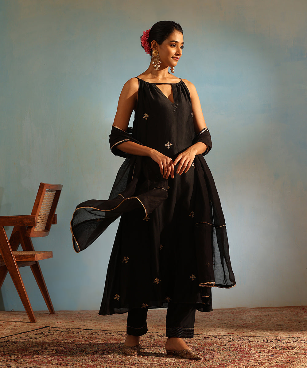 Black_Handloom_Chanderi_Silk_Kurta_With_Pants_And_Embroidered_Dupatta_WeaverStory_02