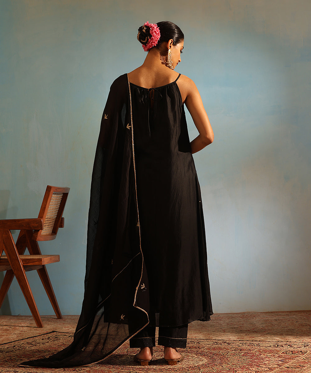 Black_Handloom_Chanderi_Silk_Kurta_With_Pants_And_Embroidered_Dupatta_WeaverStory_03