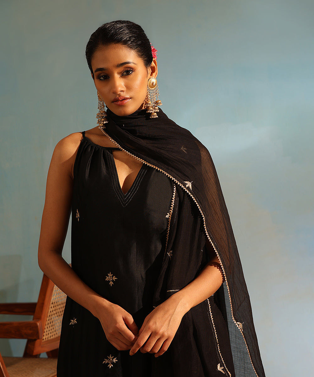 Black_Handloom_Chanderi_Silk_Kurta_With_Pants_And_Embroidered_Dupatta_WeaverStory_05