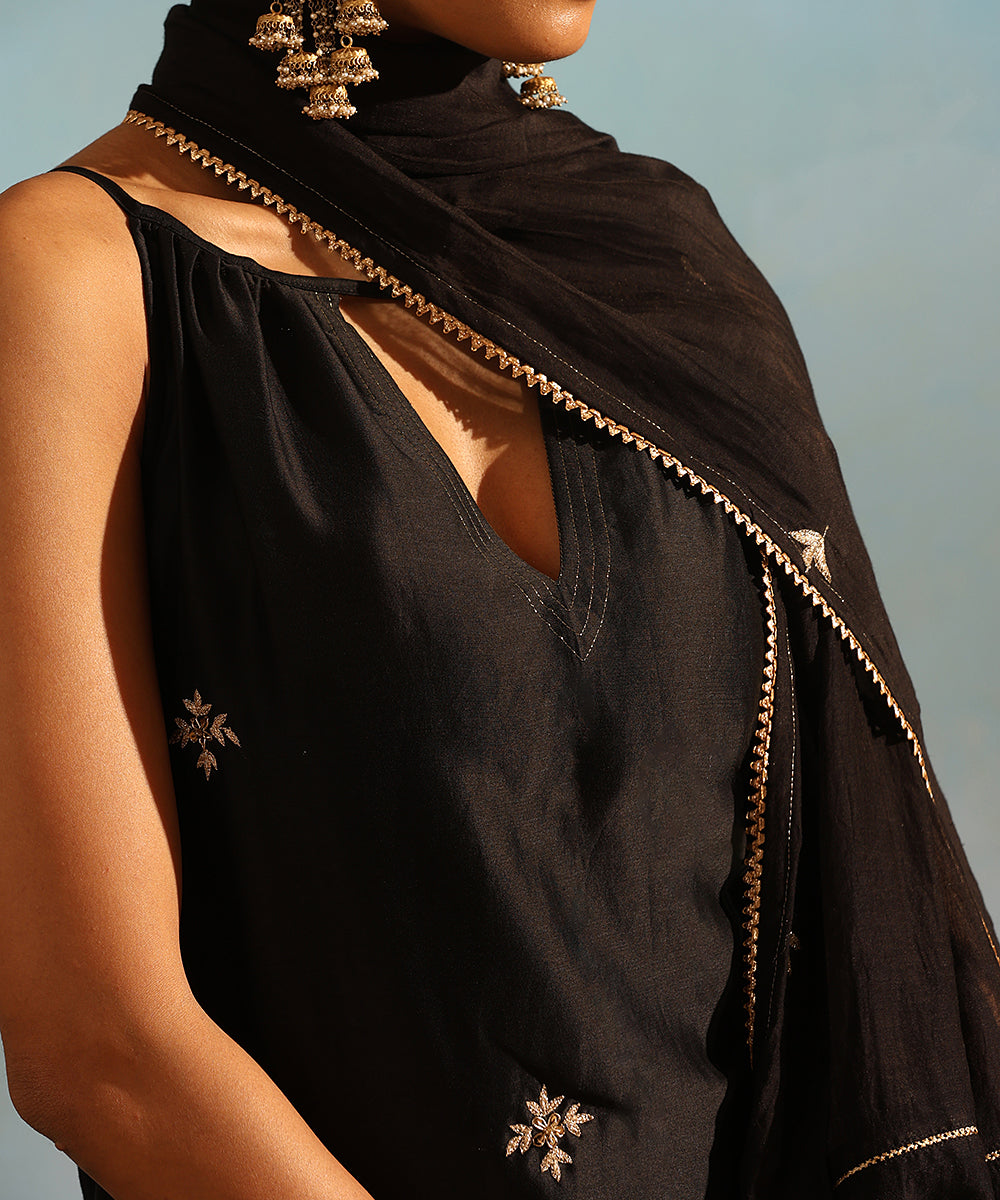 Black_Handloom_Chanderi_Silk_Kurta_With_Pants_And_Embroidered_Dupatta_WeaverStory_06