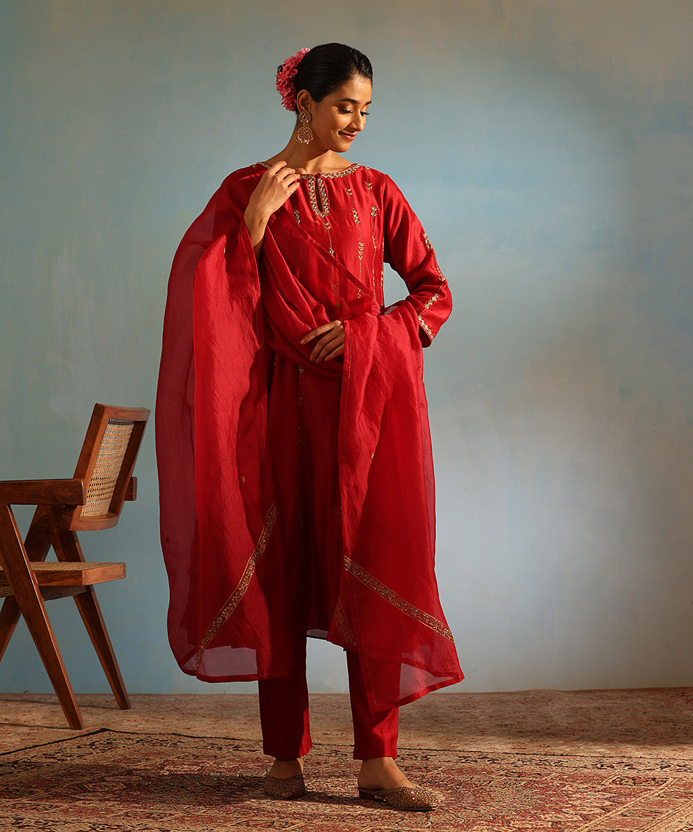 Handloom_Maroon_Chanderi_Silk_Kurta_With_Pants_And_Organza_Dupatta_WeaverStory_02