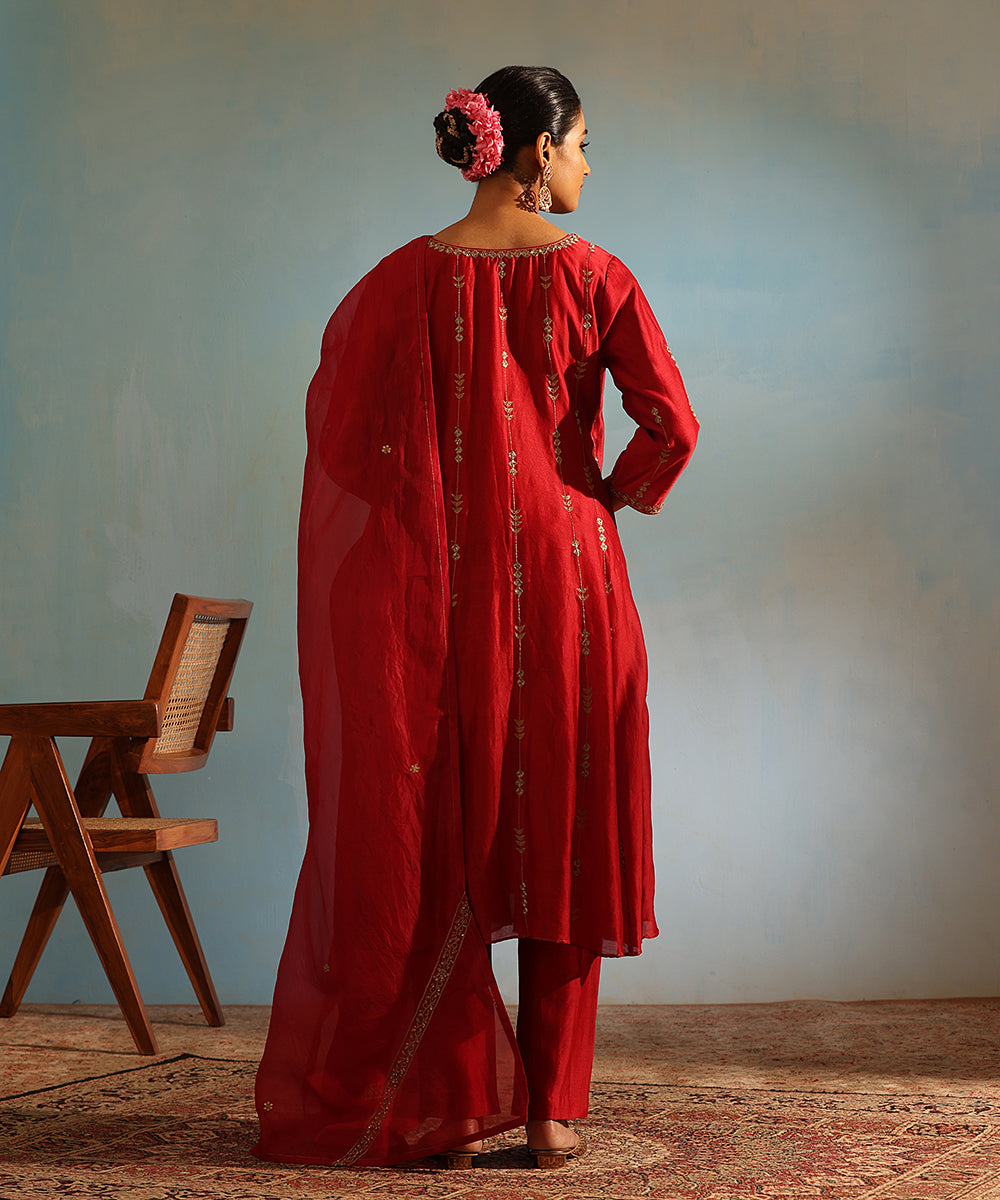 Handloom_Maroon_Chanderi_Silk_Kurta_With_Pants_And_Organza_Dupatta_WeaverStory_03