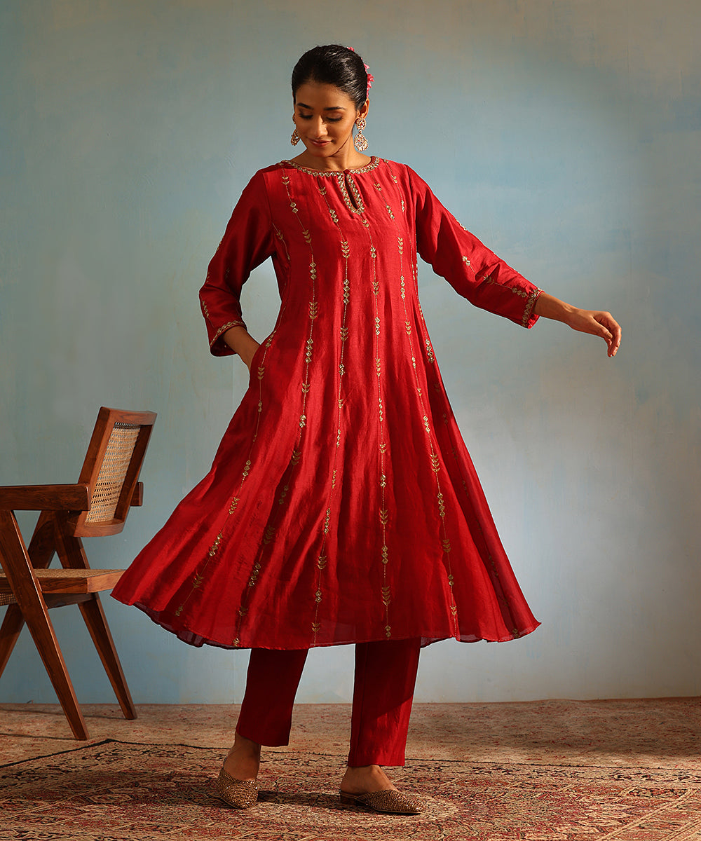 Handloom_Maroon_Chanderi_Silk_Kurta_With_Pants_And_Organza_Dupatta_WeaverStory_04