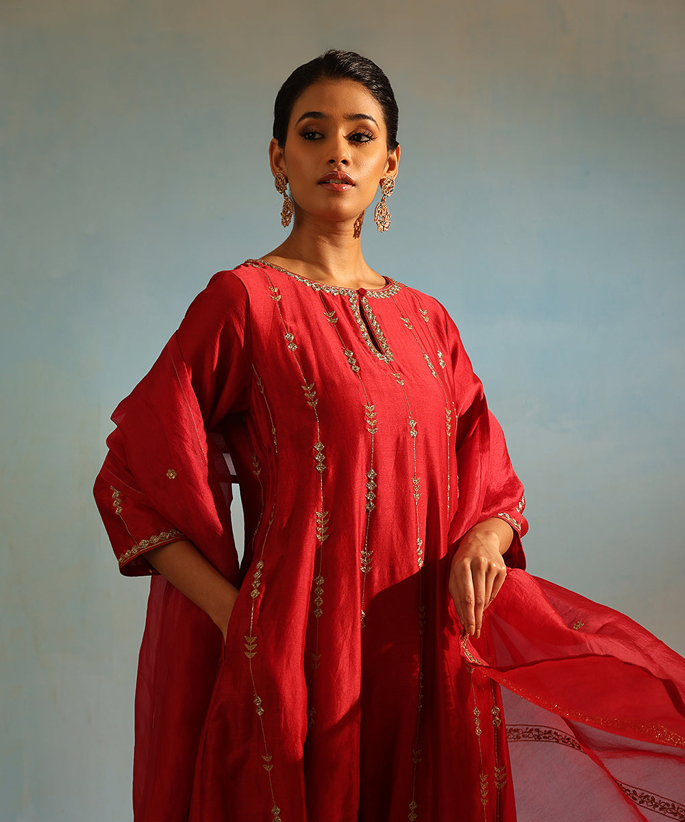 Handloom_Maroon_Chanderi_Silk_Kurta_With_Pants_And_Organza_Dupatta_WeaverStory_05