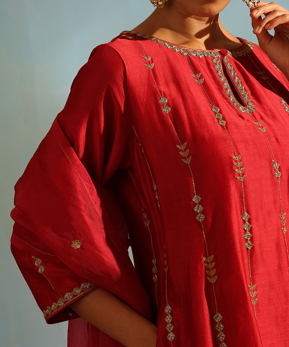 Handloom_Maroon_Chanderi_Silk_Kurta_With_Pants_And_Organza_Dupatta_WeaverStory_06