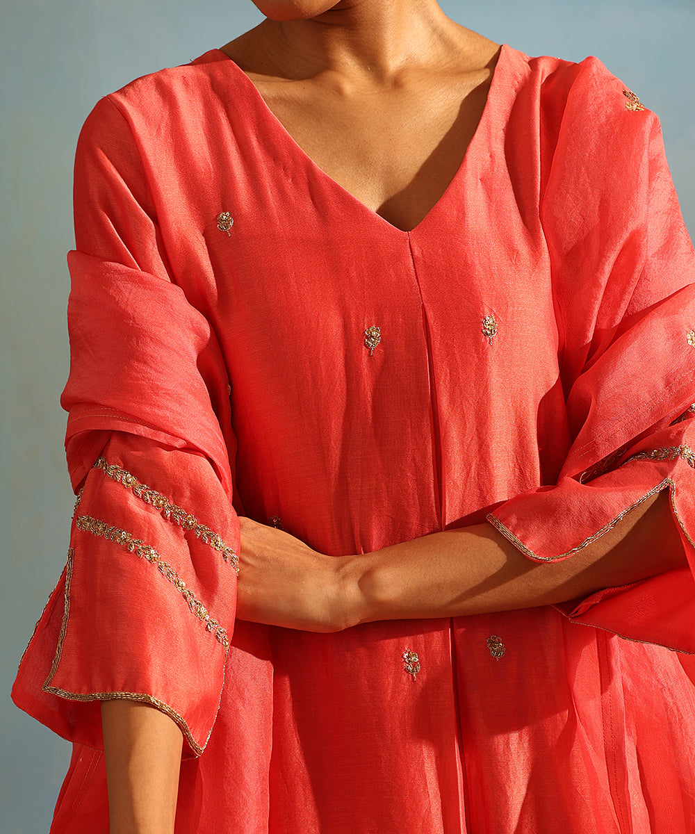 Handloom_Gajari_Pink_Chanderi_Silk_Kurta_With_Pants_And_Organza_Dupatta_WeaverStory_06