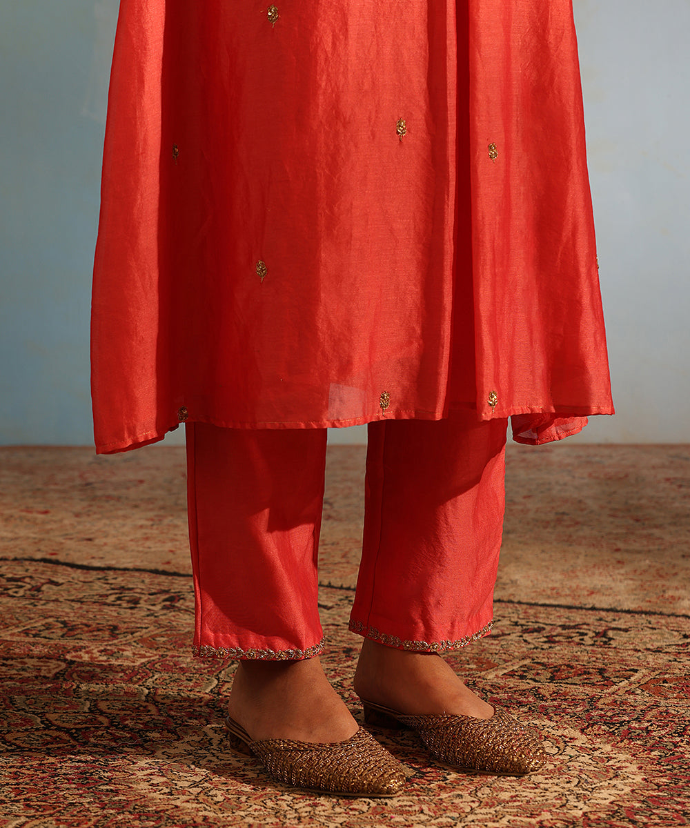Handloom_Gajari_Pink_Chanderi_Silk_Kurta_With_Pants_And_Organza_Dupatta_WeaverStory_07