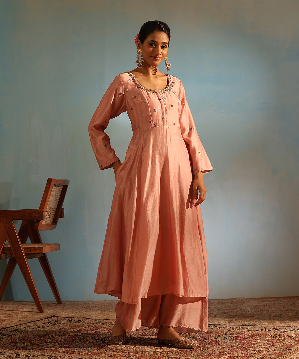 Blush_Pink_Handloom_Chanderi_Silk_Kurta_With_Pants_And_Embroidered_Dupatta_WeaverStory_02