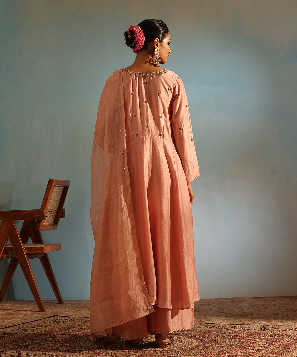 Blush_Pink_Handloom_Chanderi_Silk_Kurta_With_Pants_And_Embroidered_Dupatta_WeaverStory_03