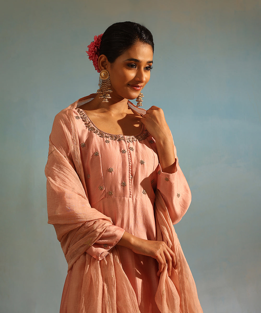 Blush_Pink_Handloom_Chanderi_Silk_Kurta_With_Pants_And_Embroidered_Dupatta_WeaverStory_04