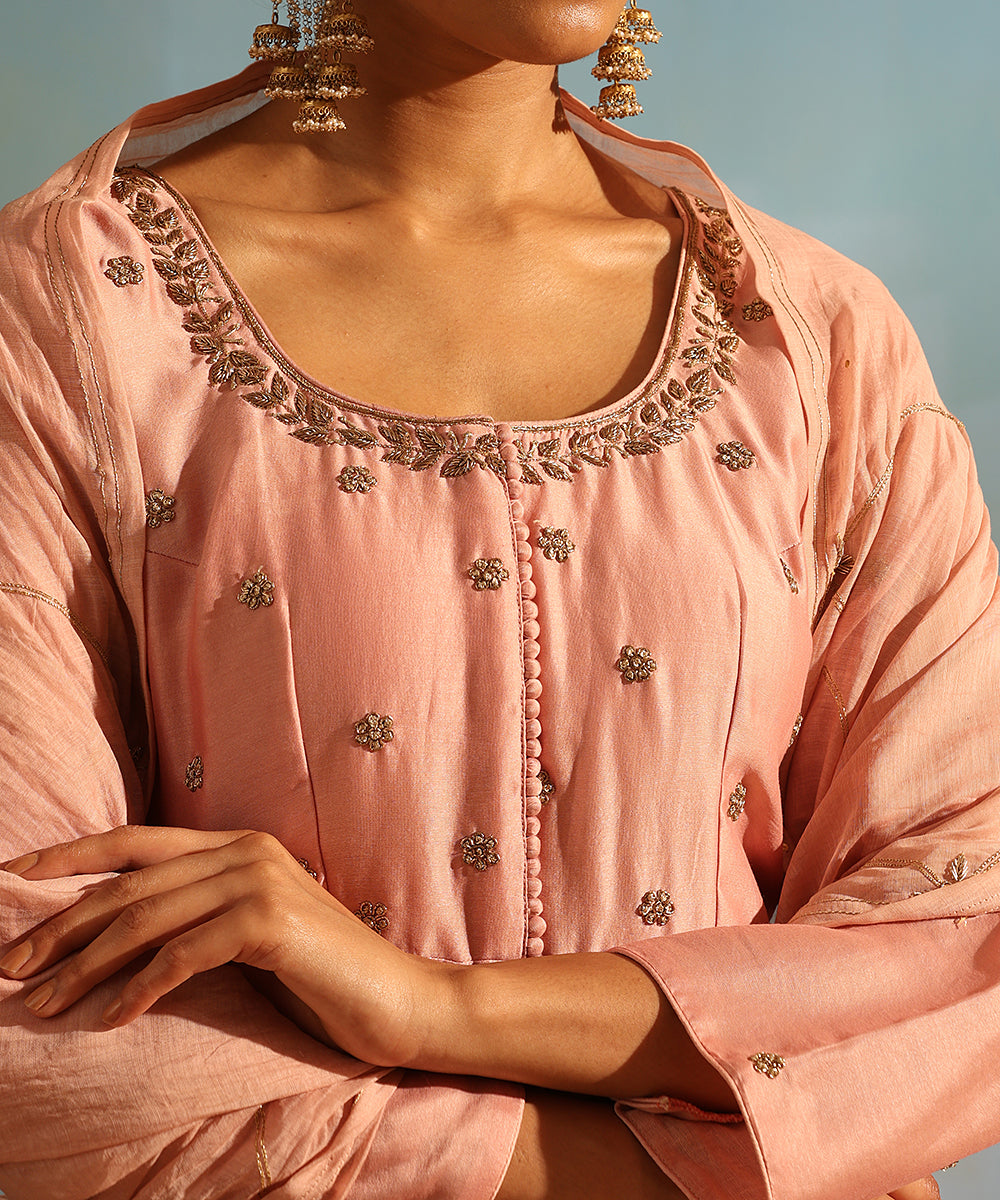 Blush_Pink_Handloom_Chanderi_Silk_Kurta_With_Pants_And_Embroidered_Dupatta_WeaverStory_05