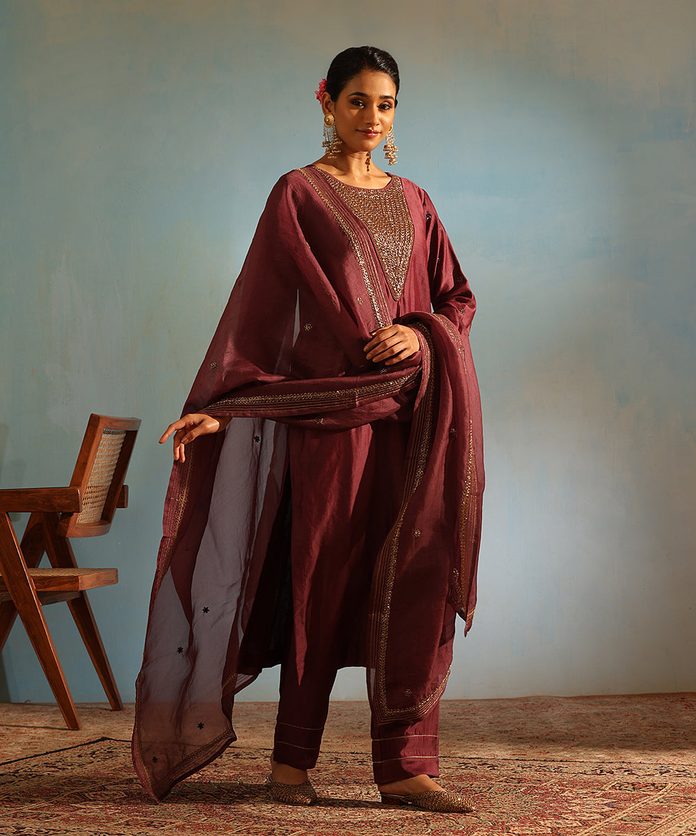 Handloom_Wine_Chanderi_Silk_Kurta_With_Pants_And_Organza_Dupatta_WeaverStory_02
