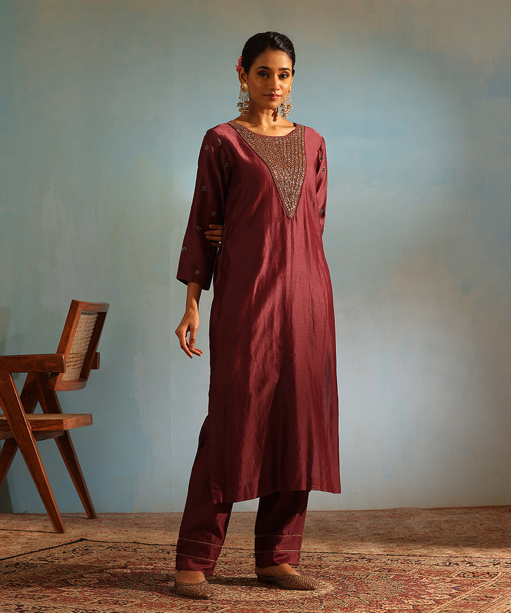 Handloom_Wine_Chanderi_Silk_Kurta_With_Pants_And_Organza_Dupatta_WeaverStory_04