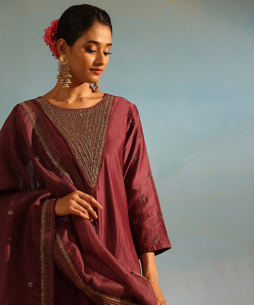 Handloom_Wine_Chanderi_Silk_Kurta_With_Pants_And_Organza_Dupatta_WeaverStory_05