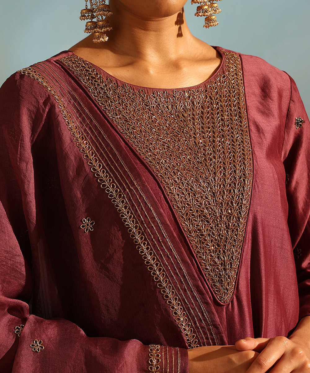 Handloom_Wine_Chanderi_Silk_Kurta_With_Pants_And_Organza_Dupatta_WeaverStory_06