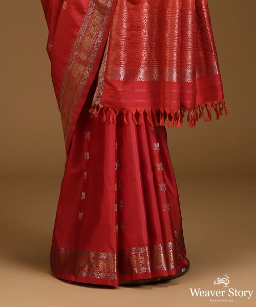 Pink_Dual_Tone_Pure_Mulberry_Silk_Saree_With_Lotus_Flower_Motifs_And_Konia_Woven_In_Gold_And_Silver_Zari_WeaverStory_03