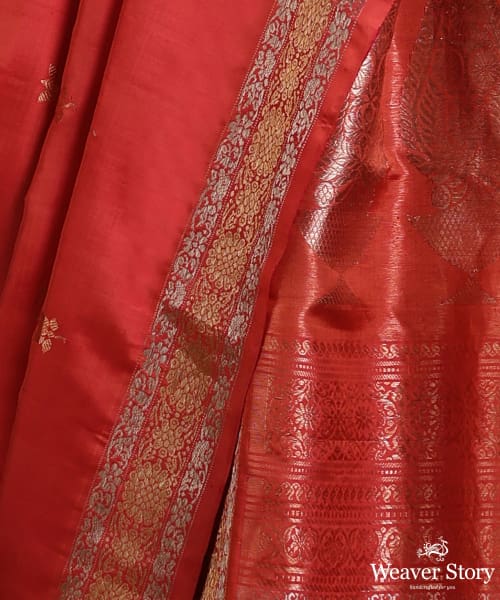 Pink_Dual_Tone_Pure_Mulberry_Silk_Saree_With_Lotus_Flower_Motifs_And_Konia_Woven_In_Gold_And_Silver_Zari_WeaverStory_04