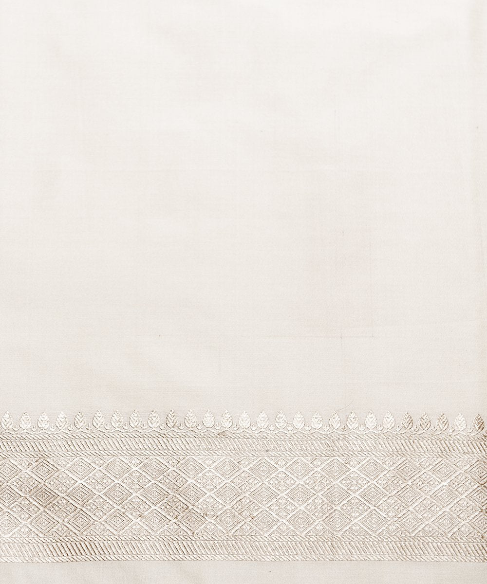 Offwhite_Handloom_Cutwork_Katan_Silk_Banarasi_Saree_with_Jangla_WeaverStory_05