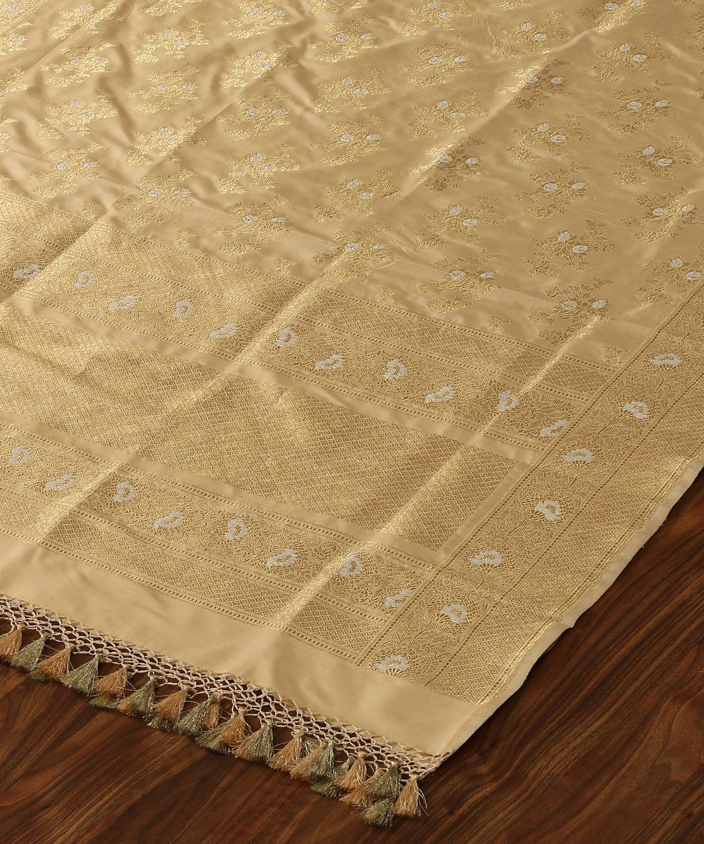 Beige_Handloom_Pure_Katan_Silk_Banarasi_Dupatta_with_Floral_Bunches_WeaverStory_04
