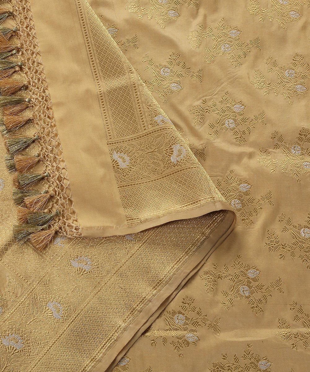 Beige_Handloom_Pure_Katan_Silk_Banarasi_Dupatta_with_Floral_Bunches_WeaverStory_05
