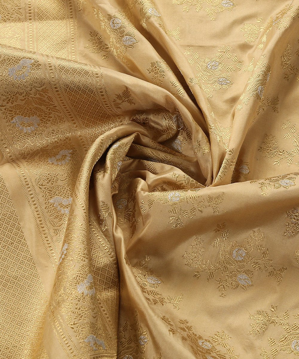 Beige_Handloom_Pure_Katan_Silk_Banarasi_Dupatta_with_Floral_Bunches_WeaverStory_06