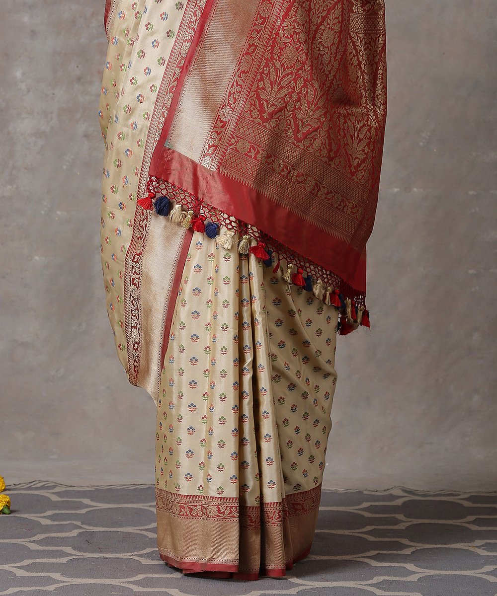 Offwhite_Handloom_Pure_Katan_Silk_Banarasi_Saree_With_Meenakari_Boota_and_Rust_Kadhiyal_Border_WeaverStory_04