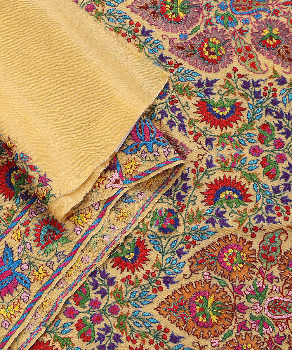 Light_Yellow_Handwoven_Pure_Pashmina_Shawl_With_Kashidakari_And_Sozni_Work_WeaverStory_04