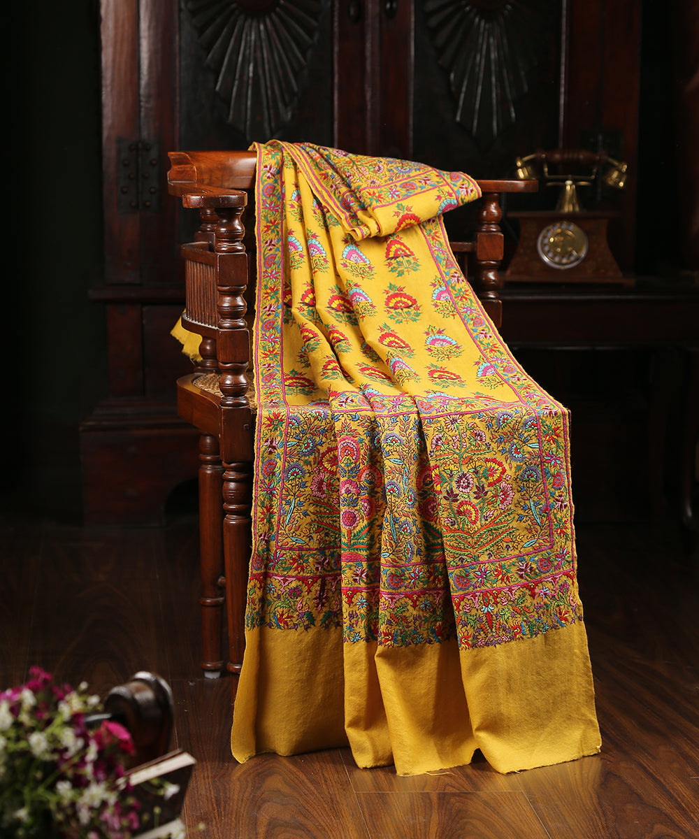 Yellow_Handwoven_Pure_Pashmina_Shawl_With_Kalamkari_And_Kashidakari_Work_WeaverStory_01