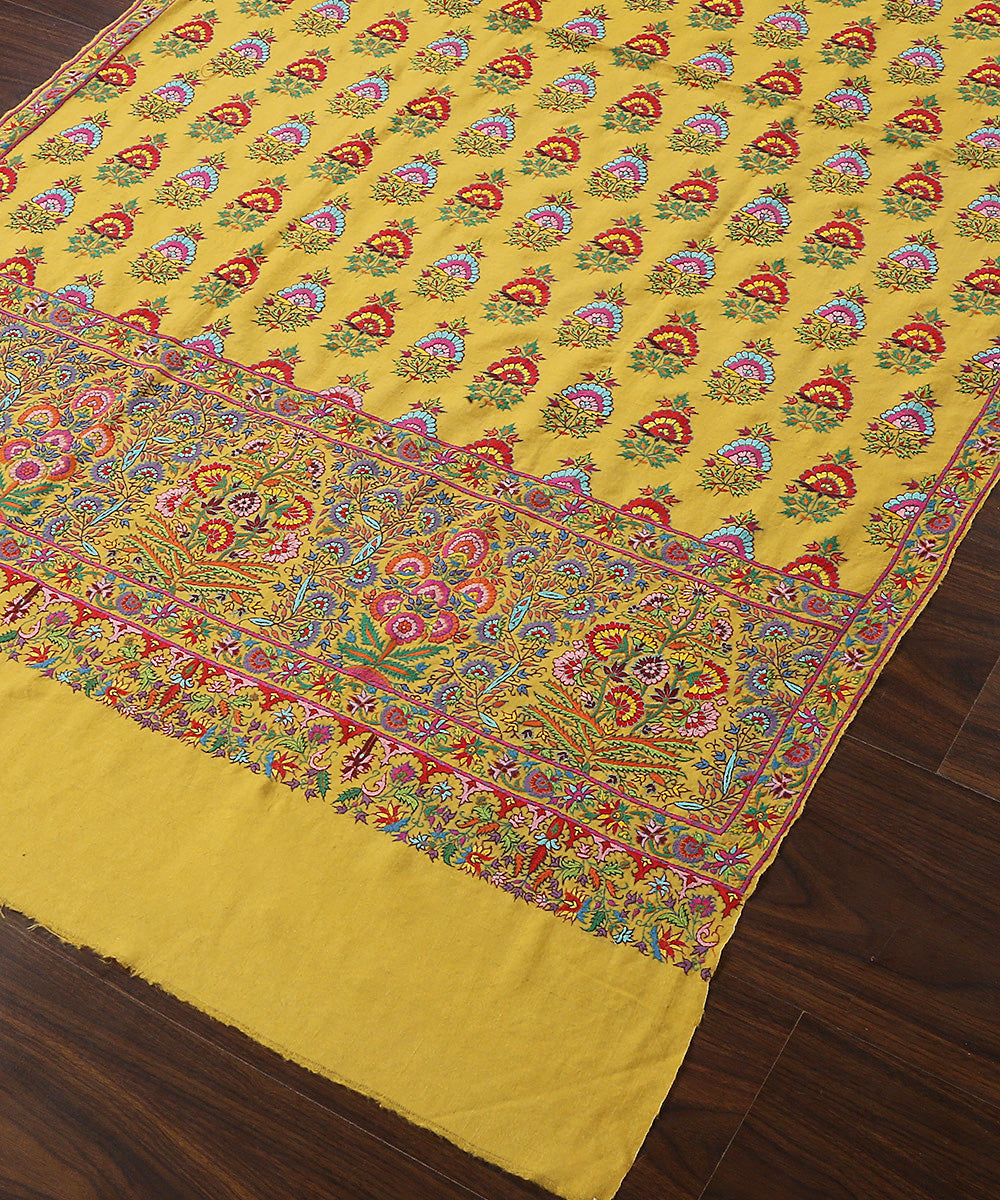 Yellow_Handwoven_Pure_Pashmina_Shawl_With_Kalamkari_And_Kashidakari_Work_WeaverStory_03