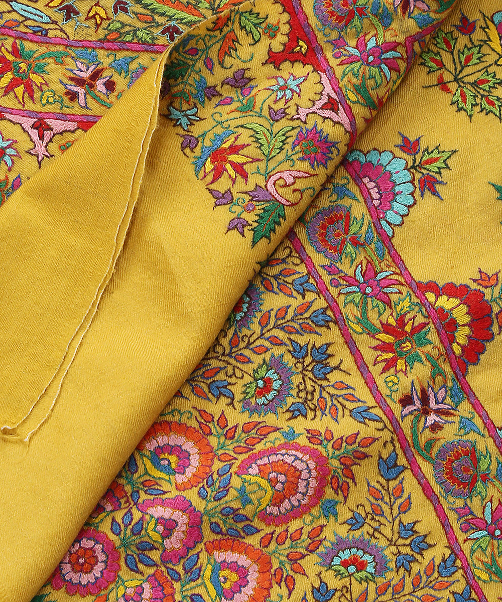 Yellow_Handwoven_Pure_Pashmina_Shawl_With_Kalamkari_And_Kashidakari_Work_WeaverStory_04