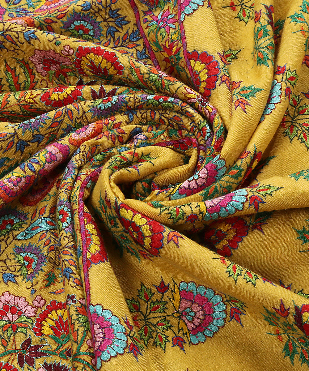 Yellow_Handwoven_Pure_Pashmina_Shawl_With_Kalamkari_And_Kashidakari_Work_WeaverStory_05