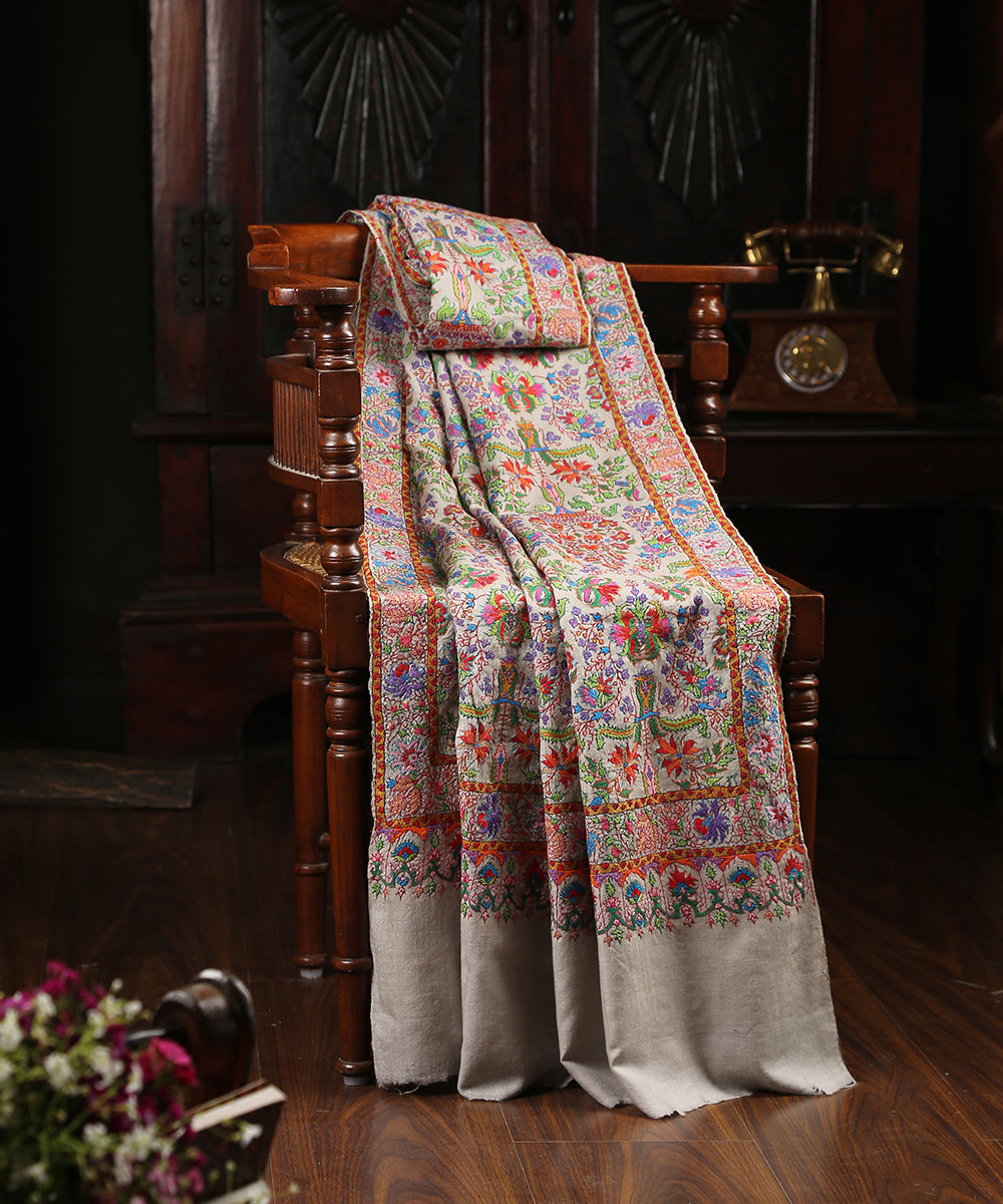 Handwoven_Off_White_Kalamkari_Pure_Pashmina_Shawl_With_Kashidakari_And_Sozni_Work_WeaverStory_01
