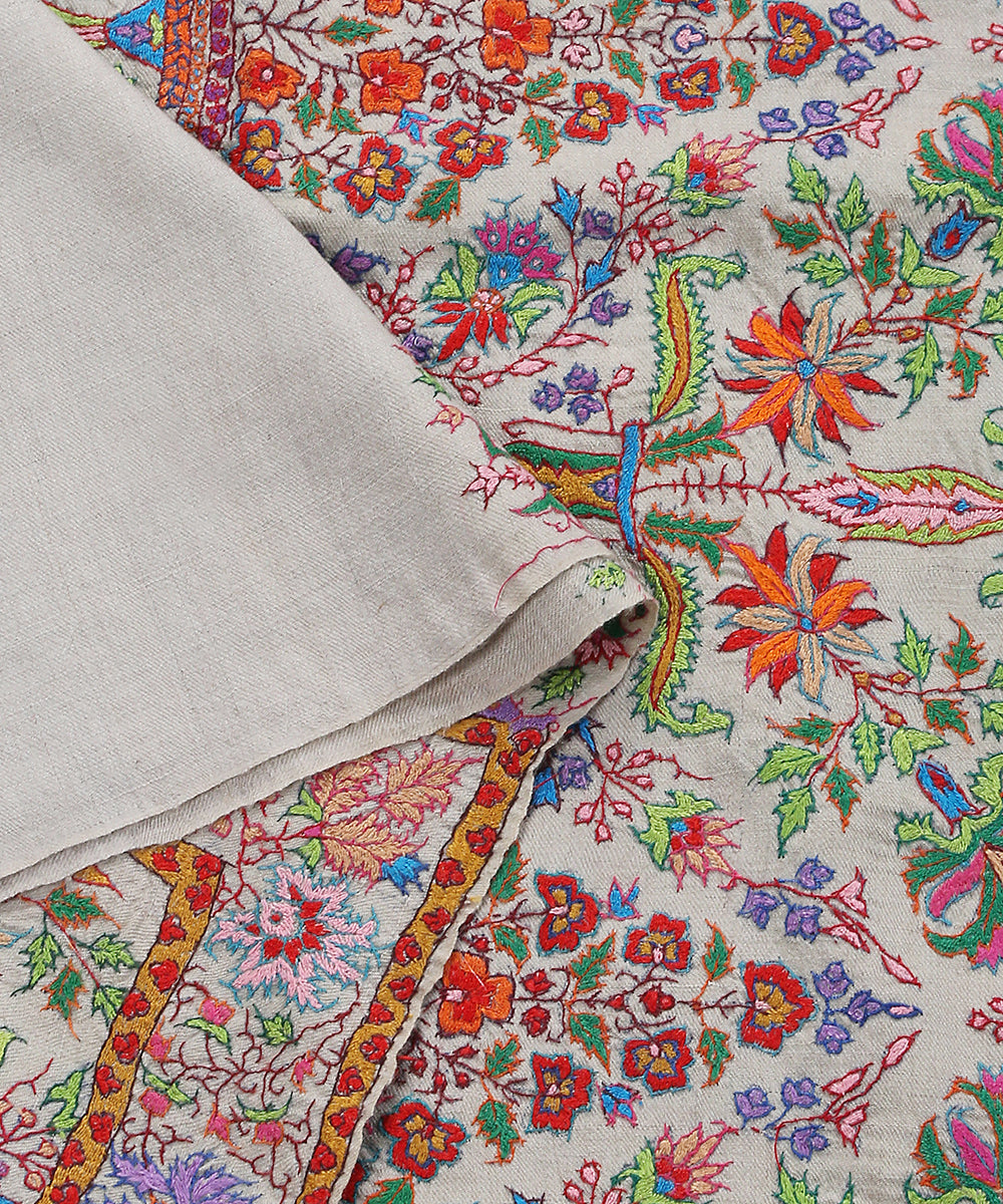 Handwoven_Off_White_Kalamkari_Pure_Pashmina_Shawl_With_Kashidakari_And_Sozni_Work_WeaverStory_04